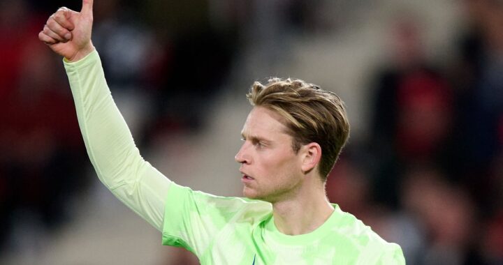 Frenkie de Jong expresses desire to sign new Barcelona contract